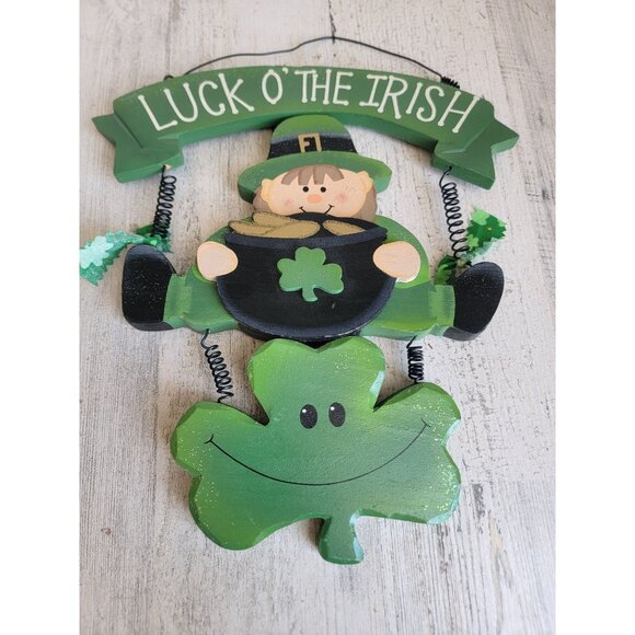 Wooden hanging sign Luck of the Irish St Patrick's Day leprechaun gold - Picture 2 of 9